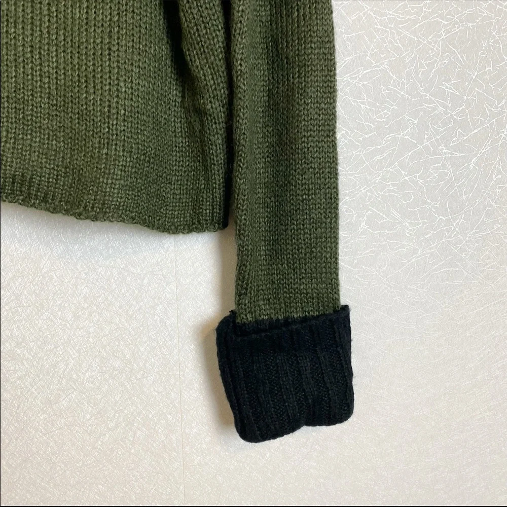 John + Jenn Colorblock Contrast Green and Black Loose Turtleneck Sweater Olive - Picture 2 of 6